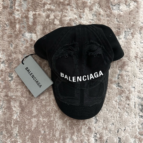 Balenciaga BB Distressed Logo-Embroidered Cotton-Twill Baseball Cap - Picture 4 of 4